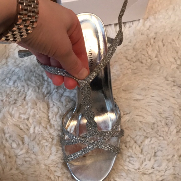 Silver heels - Picture 4 of 4